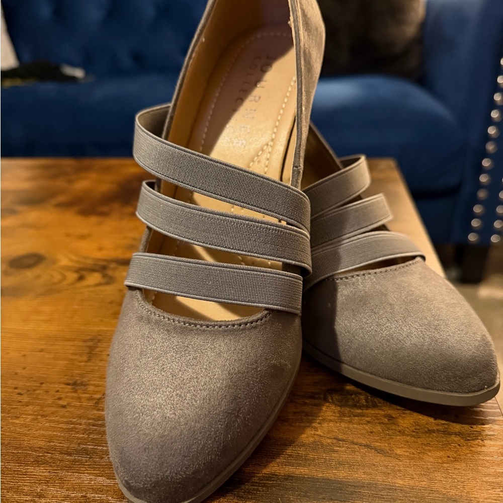 Journee Collection Loren Mary Jane Heels Women's U.S. Sz 7 Classic Faux Suede